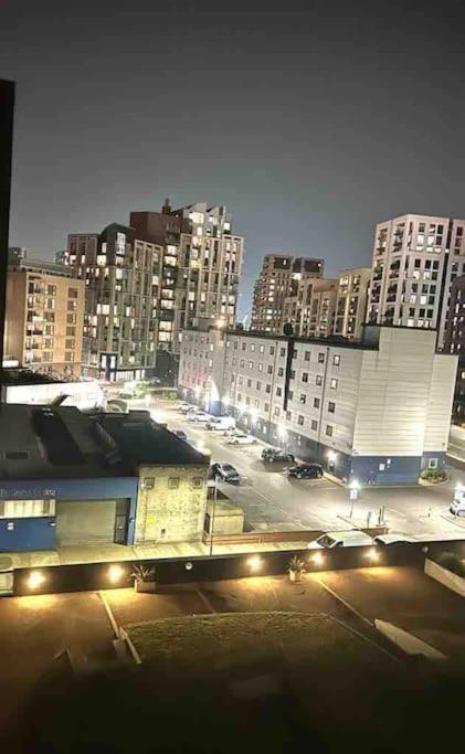 O2 Excel City Airport Apartment Londres Exterior foto